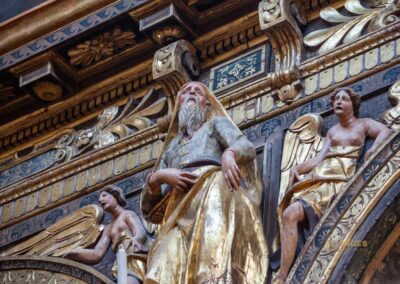 Mein Bummel durch den Sestiere Dorsoduro (Mitte) in Venedig 28 figuren arkaden kirche maria del carmini venedig_0491