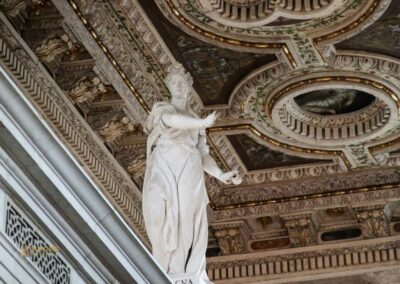 In der Kirche San Sebastiano in Venedig 64 figuren ballustrade san sebastiano venedig_8449