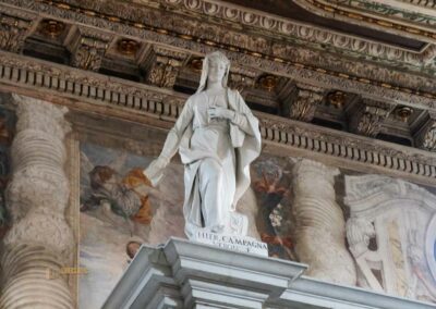 In der Kirche San Sebastiano in Venedig 65 figuren ballustrade san sebastiano venedig_8522