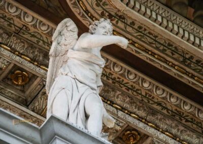 In der Kirche San Sebastiano in Venedig 66 figuren ballustrade san sebastiano venedig_8542