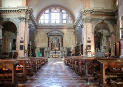 Am Fondamenta delle Zattere in Venedig entlang bis zur Salute 20 innenansicht kirche san trovaso venedig_0170