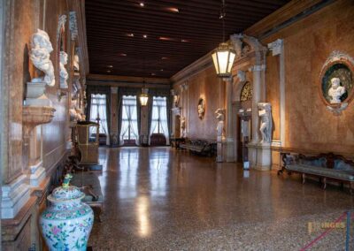 Im Palazzo Ca' Rezzonico in Venedig 83 portego palazzo ca rezzonico venedig_0119