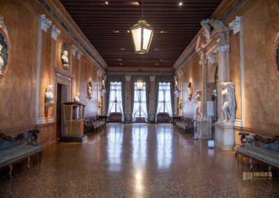 Im Palazzo Ca' Rezzonico in Venedig 81 portego palazzo ca rezzonico venedig_0121