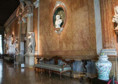 Im Palazzo Ca' Rezzonico in Venedig 82 portego palazzo ca rezzonico venedig_9155