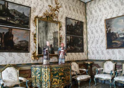 Im Palazzo Ca' Rezzonico in Venedig 121 saal gruene lackmoebel palazzo ca rezzonico venedig_9367