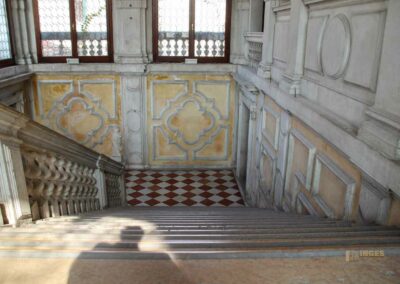 Im Palazzo Ca' Rezzonico in Venedig 14 treppenhaus palazzo ca rezzonico venedig_8918