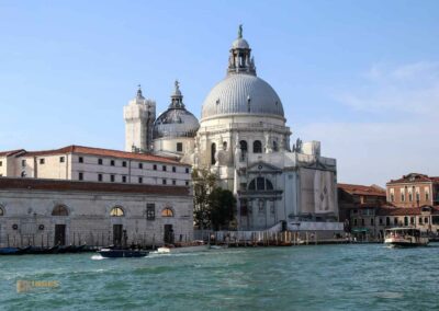 Am Fondamenta delle Zattere in Venedig entlang bis zur Salute 60 basilika santa maria della salute venedig_6893