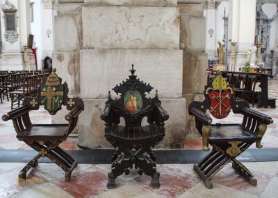 In der Basilika San Pietro di Castello in Venedig 78 bischofstuehle basilika san pietro di castello venedig_3829