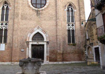 Am Fondamenta delle Zattere in Venedig entlang bis zur Salute 71 ex-chiesa san gregorio venedig_4643