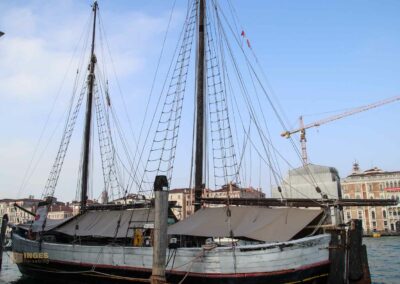 Am Fondamenta delle Zattere in Venedig entlang bis zur Salute 53 segelschiff nuovo trionfo venedig_4585