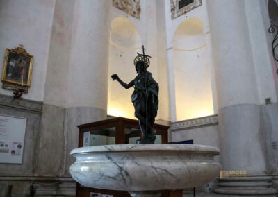 weihwasserbecken kirche il redentore venedig_8858