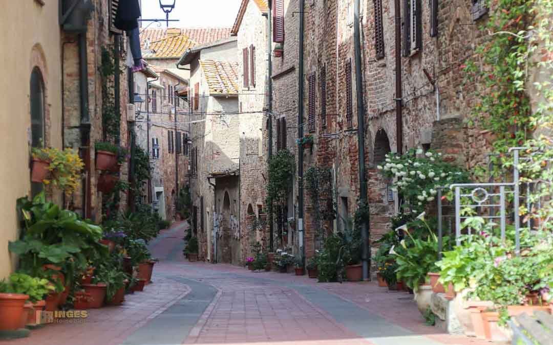 Ein Bummel durch Casole d’Elsa in der Toskana