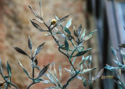 Ein Bummel durch Casole d'Elsa in der Toskana 69 bronzeskulptur eine suesse ewige umarmung casole d'elsa_6238