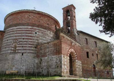 Die Einsiedelei von Montesiepi in der Toskana 5 fassade einsiedelei montesiepi_6098