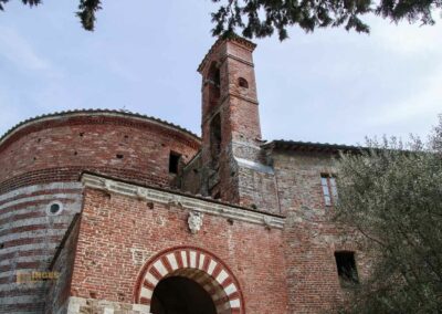 Die Einsiedelei von Montesiepi in der Toskana 8 fassade einsiedelei montesiepi_6184