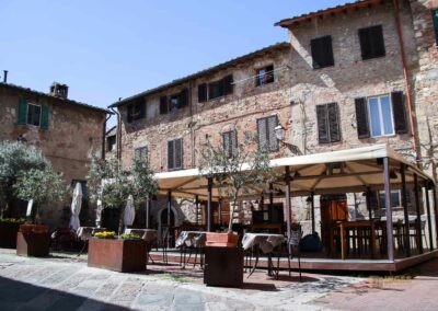 Ein Besuch in Colle Alta - Colle di Val d'Elsa in der Toskana 52 piazza canonica colle val d'elsa_7435