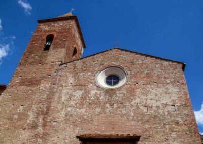 In der Kirche Hl. Jacopo und Filippo in Certaldo in der Toskana 3 kirche aussen san jacopo und filippo certaldo alto_8433