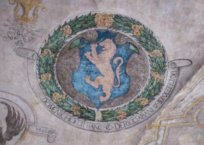 wappen innenhof palazzo pretorio certaldo_8297