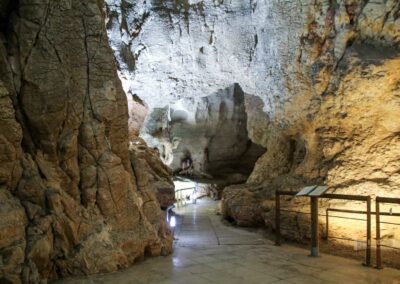 weg durch die hoehle las calaveras_4395