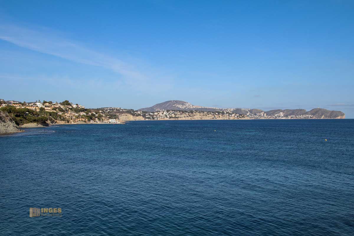 blick vom playa de la fossa nach moraira_5624 blick vom playa de la fossa nach moraira 5624