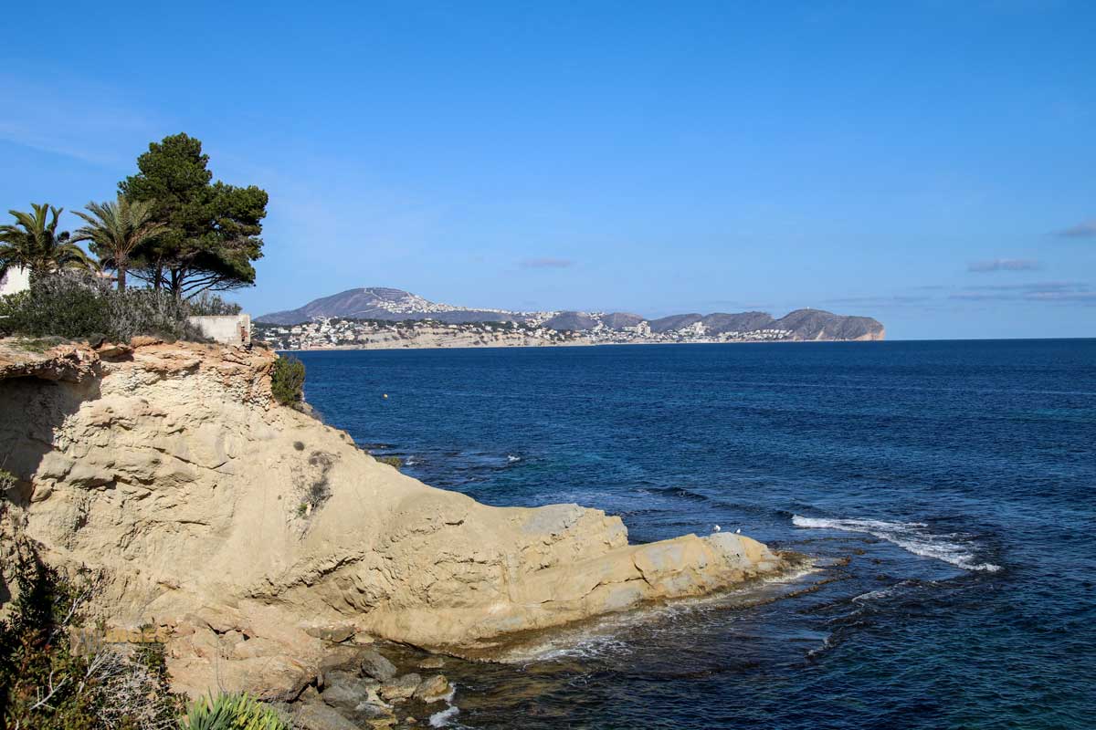 blick vom playa de la fossa nach moraira_5642 blick vom playa de la fossa nach moraira 5642