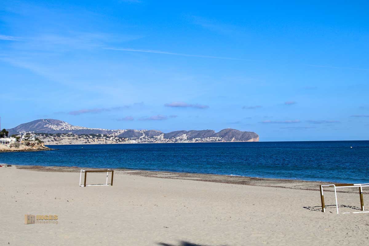 blick vom playa de la fossa nach moraira_5706 blick vom playa de la fossa nach moraira 5706