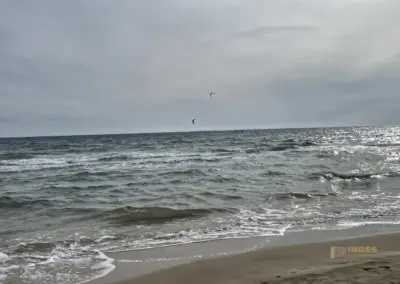 kitesurfer am playa de cantal roig in calpe_0910