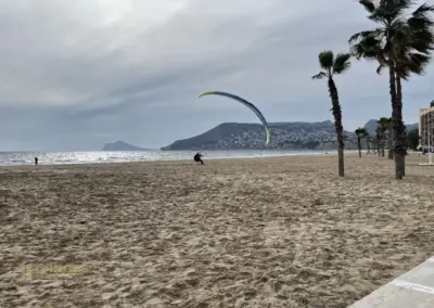 Überwintern an der Costa Blanca - mein Erlebnisbericht 151 landung paraglider am playa de cantal roig in calpe_0935